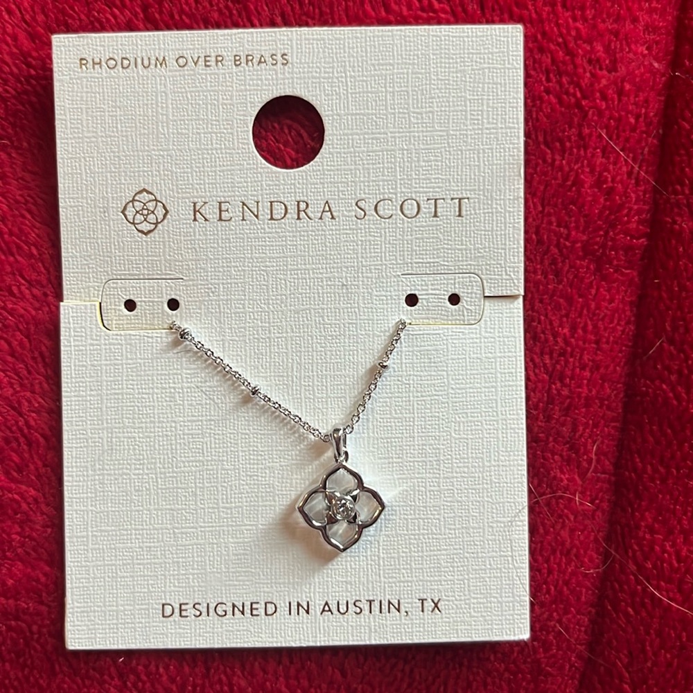 Kendra Scott necklace